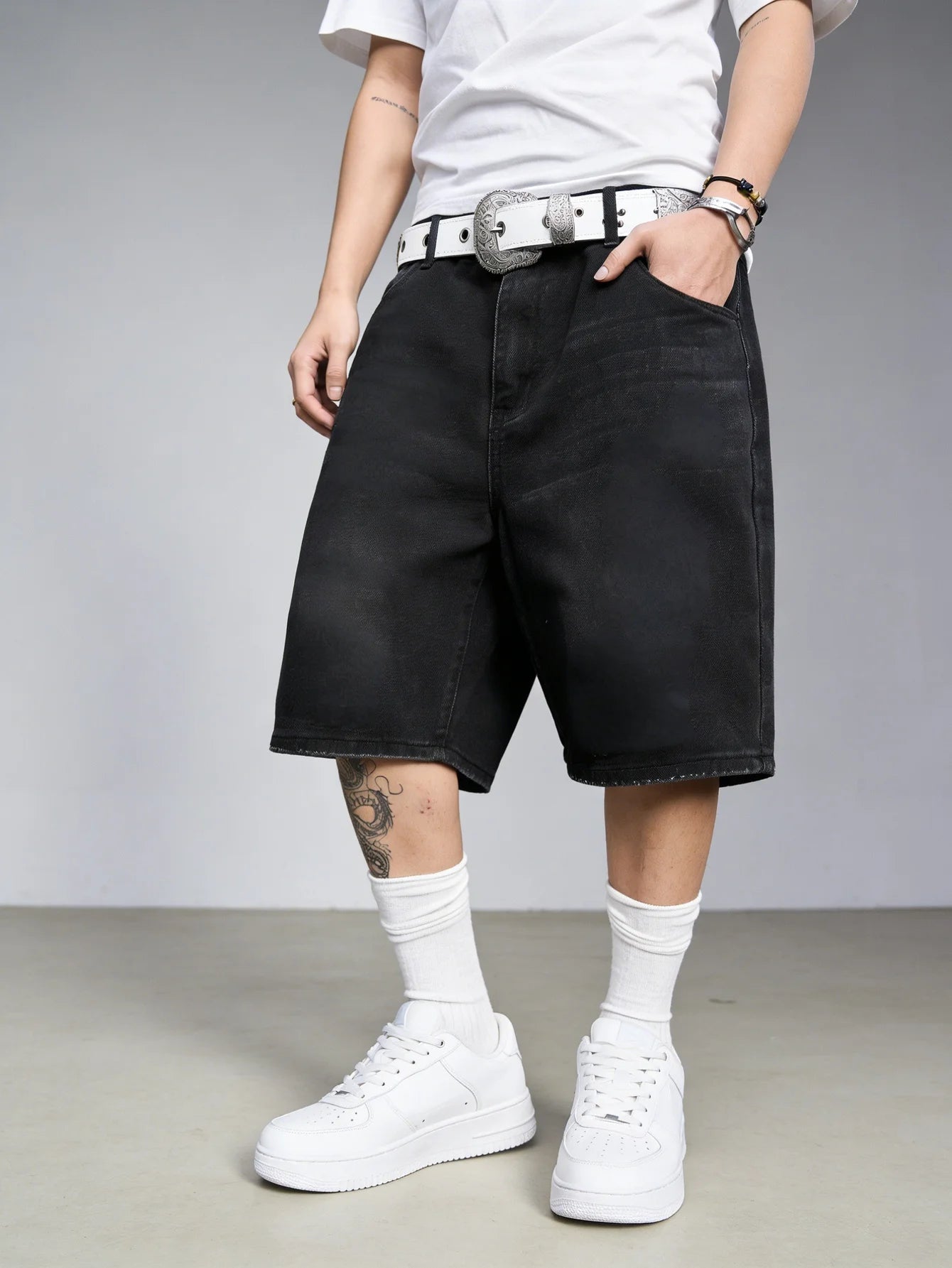 loose baggy jorts